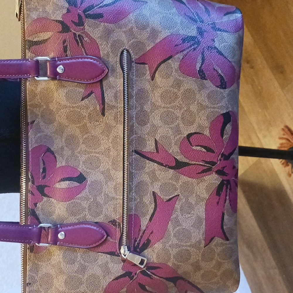 Coach Gallery Tote - Singature Print With Pink Bows - Picture 7 of 14